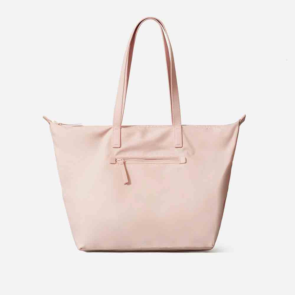 woman-traveltote-a1